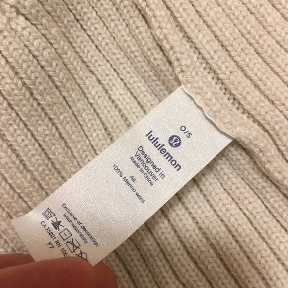 1.Lululemon Wool Be Cozy Toque Merino Wool - Picture 4 of 9